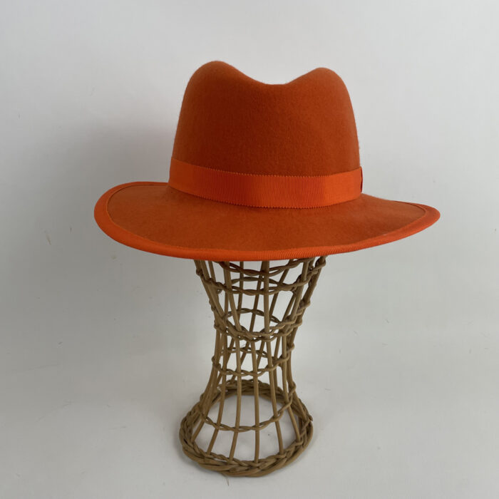 Fedora en feutre de laine orange