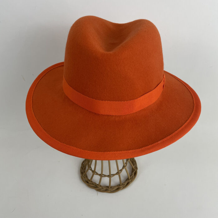 Fedora en feutre de laine orange