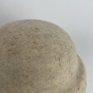 Bonnet de marin en feutre de laine ecru légérement moucheté