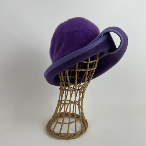 Chapeau violet en laine mérinos et feutre de laine