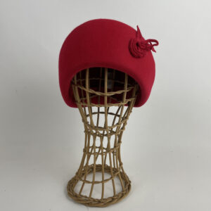 Bonnet bien emboitant en feutre de laine rouge