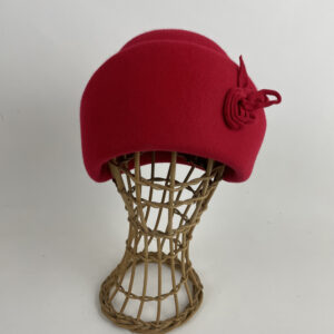 Bonnet bien emboitant en feutre de laine rouge