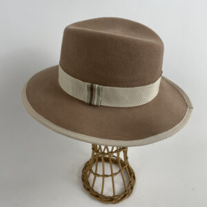 Fedora en feutre taupé beige
