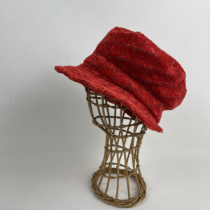 Chapeau casquette bien emboitant en velours chenille rouge
