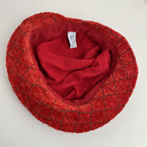 Chapeau casquette bien emboitant en velours chenille rouge