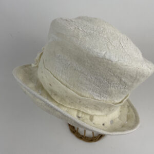 Haut de forme blanc en feutre nuno (laine mérinos d'Arles et soie)
