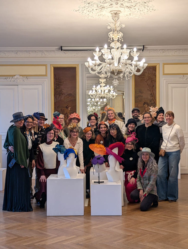 Adhérente à la Fédération Française des Artisans du Chapeau (FFAC)