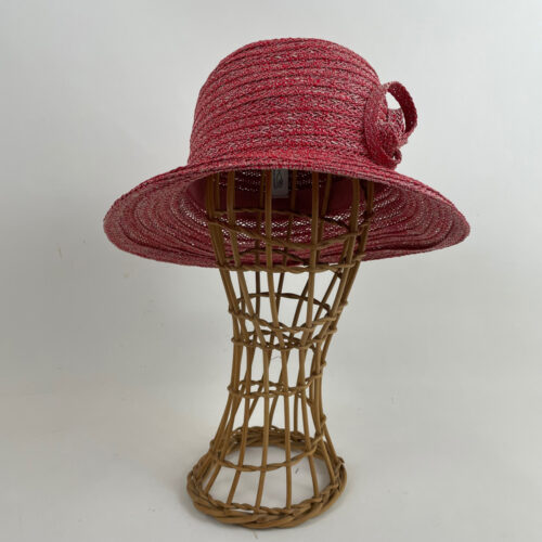 Chapeau de paille rouge en gallon de rafia ligaturé