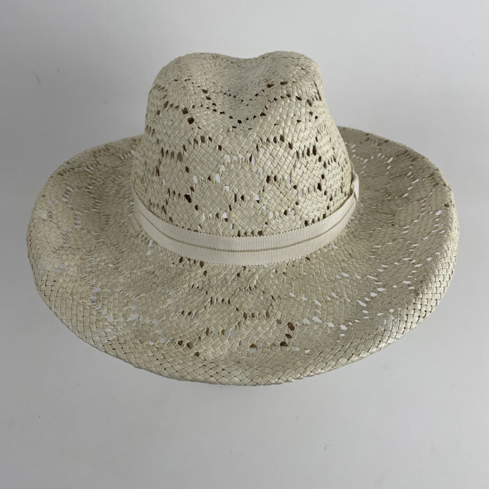 Chapeau de cow-boy en paille japonaise effet dentelle ivoire