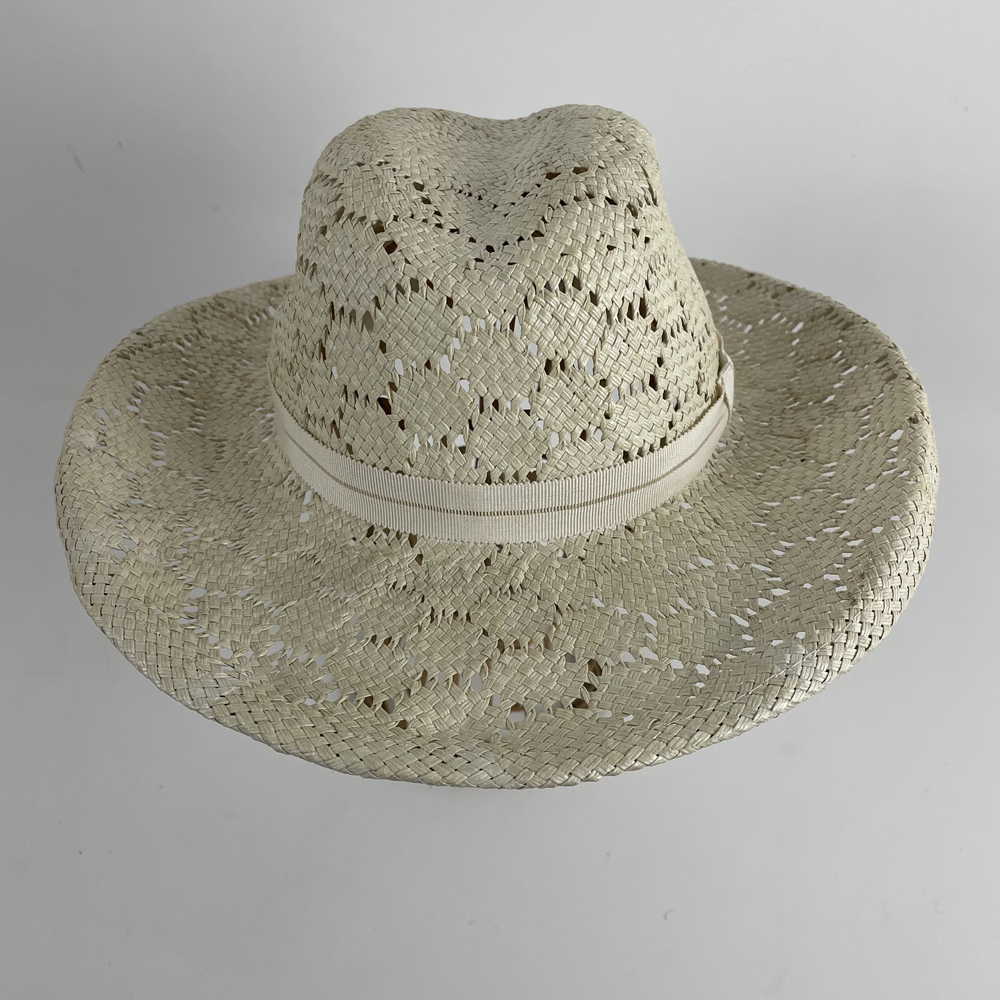 Chapeau de cow-boy en paille japonaise effet dentelle ivoire