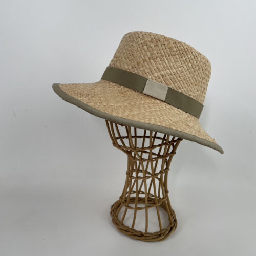 Chapeau en rafia garni d'un gros grain kaki