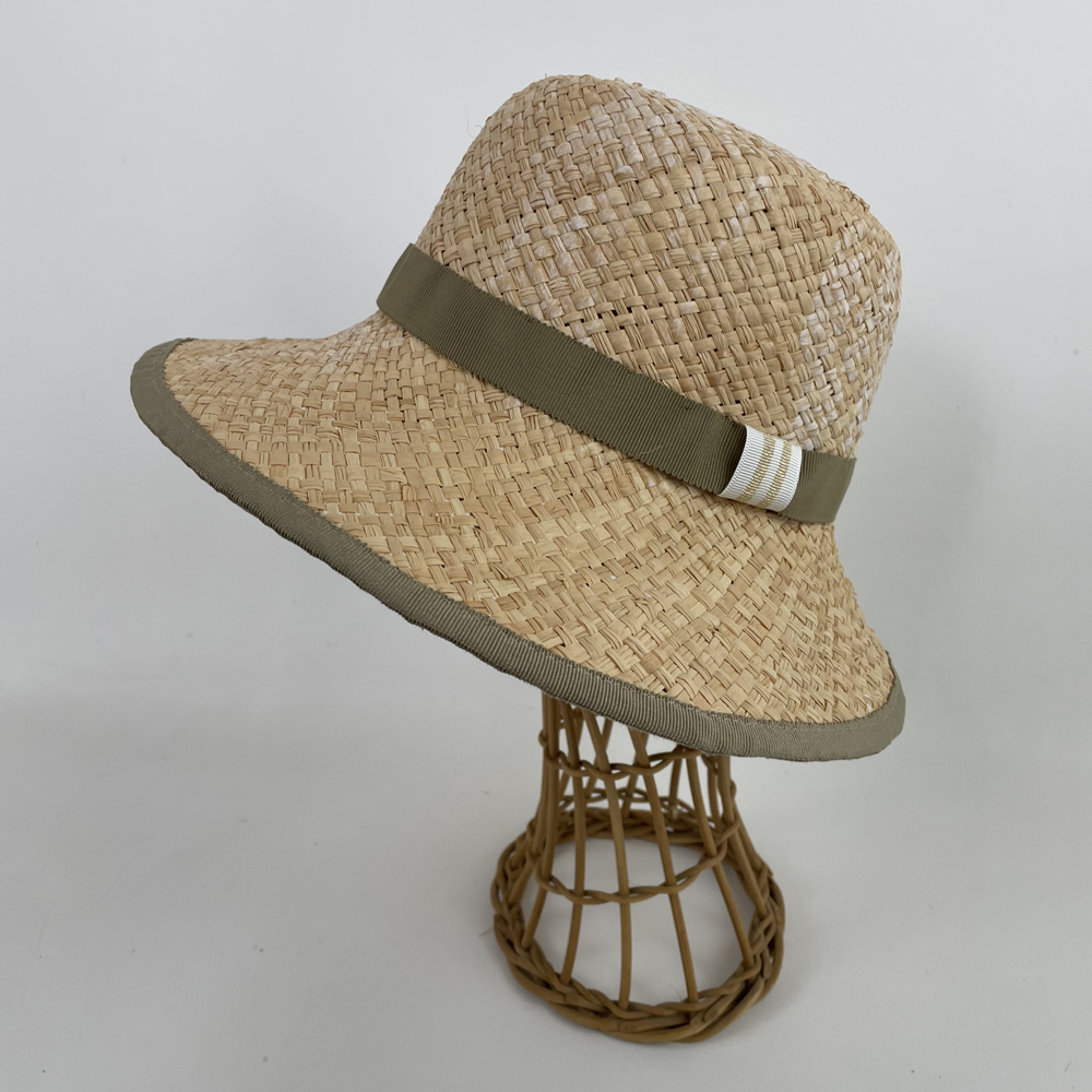 Chapeau de paille en rafia garni d'un gros grain kaki en coton