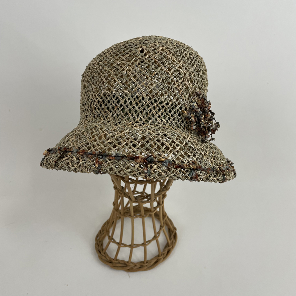 Chapeau cloche en jonc de mer
