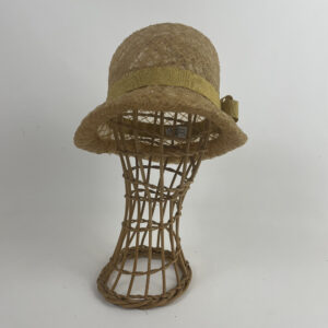 Chapeau cloche en crin doré
