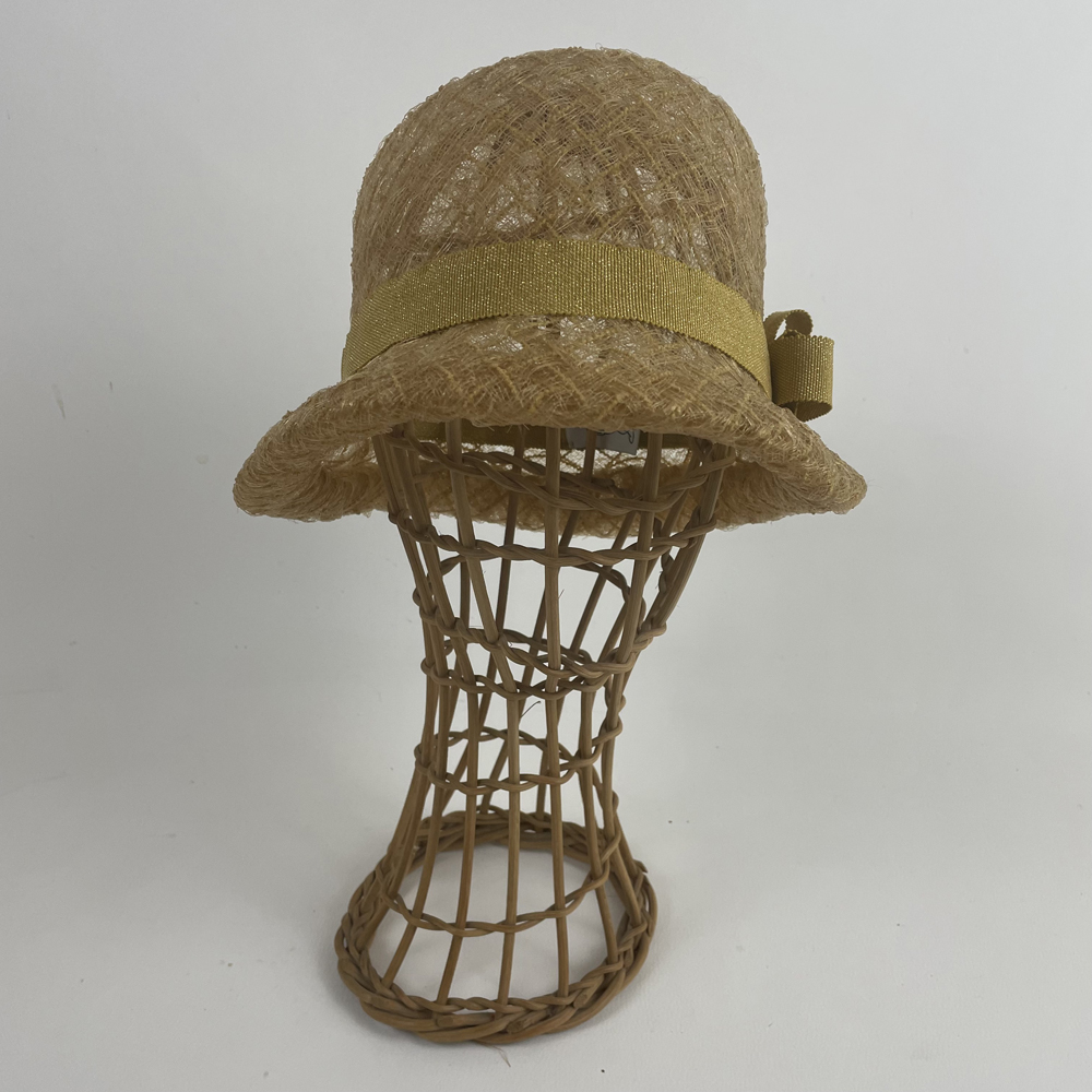 Chapeau cloche en crin doré