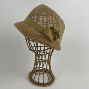 Chapeau cloche en crin doré