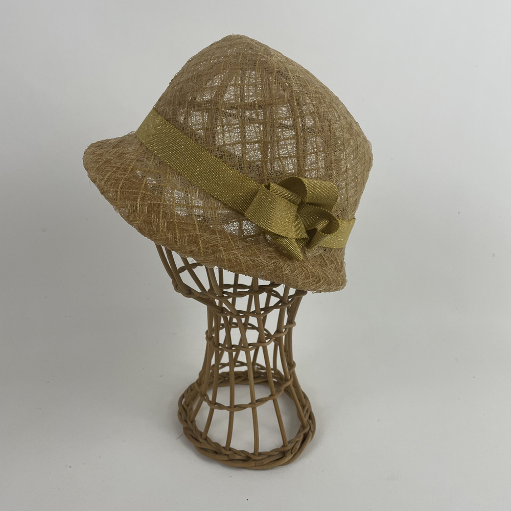 Chapeau cloche en crin doré