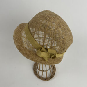 Chapeau cloche en crin doré