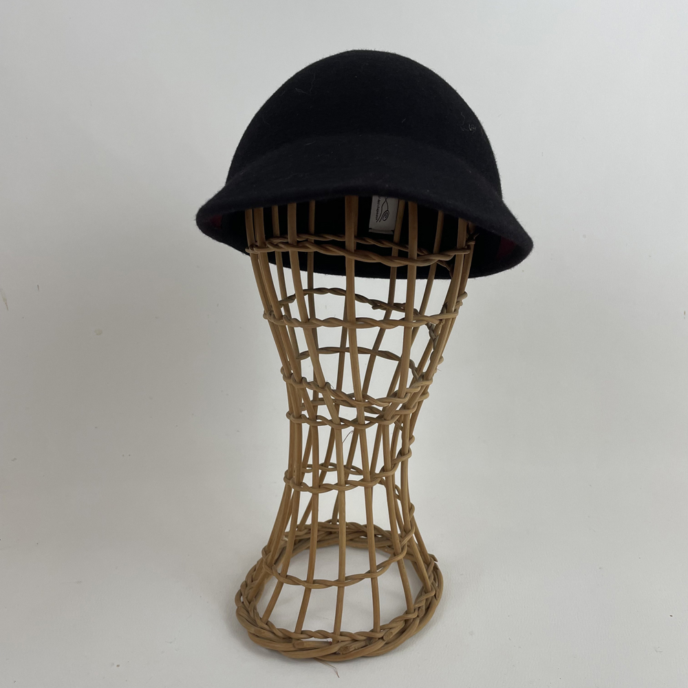 Casquette en feutre de laine bicolore noir et bordeaux