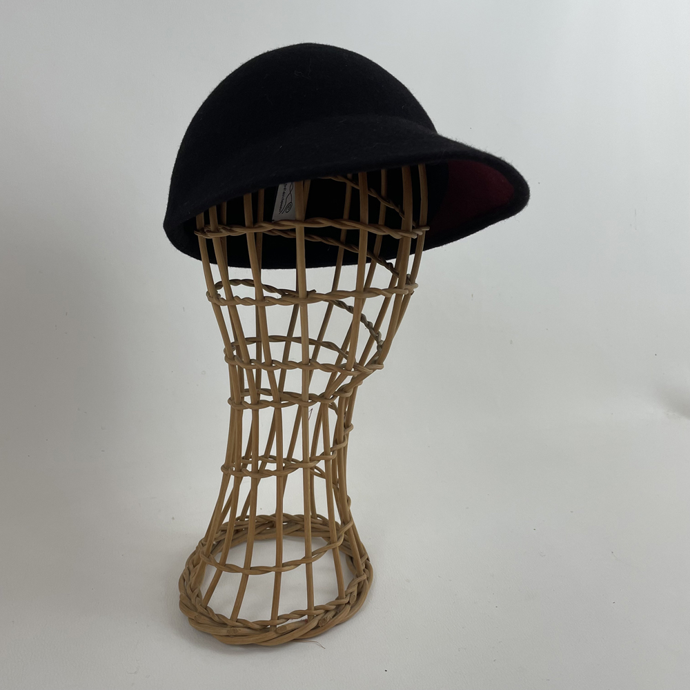 Casquette en feutre de laine bicolore noir et bordeaux
