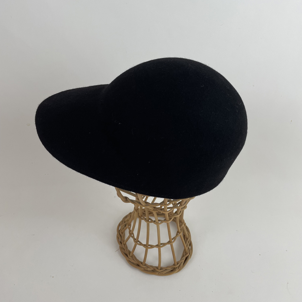 Casquette en feutre de laine bicolore noir et bordeaux