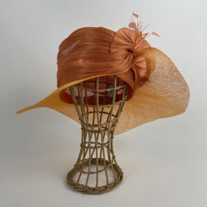 Capeline en fibre de banane et sisal orange
