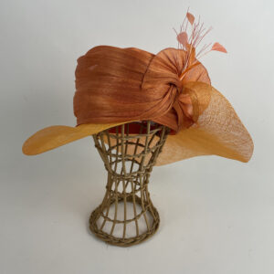 Capeline en fibre de banane et sisal orange