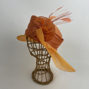 Capeline en fibre de banane et sisal orange