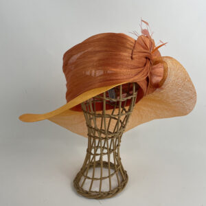 Capeline en fibre de banane et sisal orange