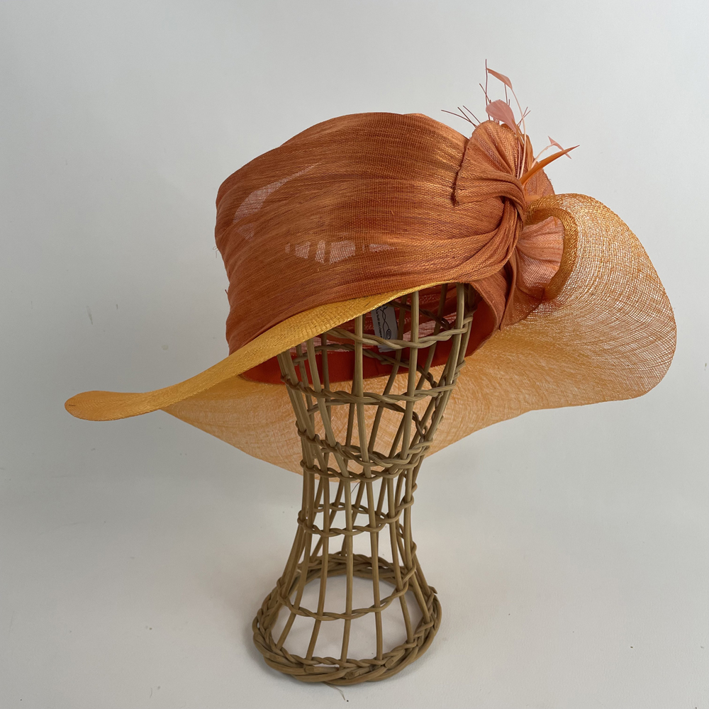 Capeline en fibre de banane et sisal orange
