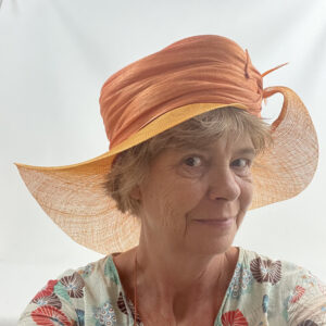 Capeline en fibre de banane et sisal orange