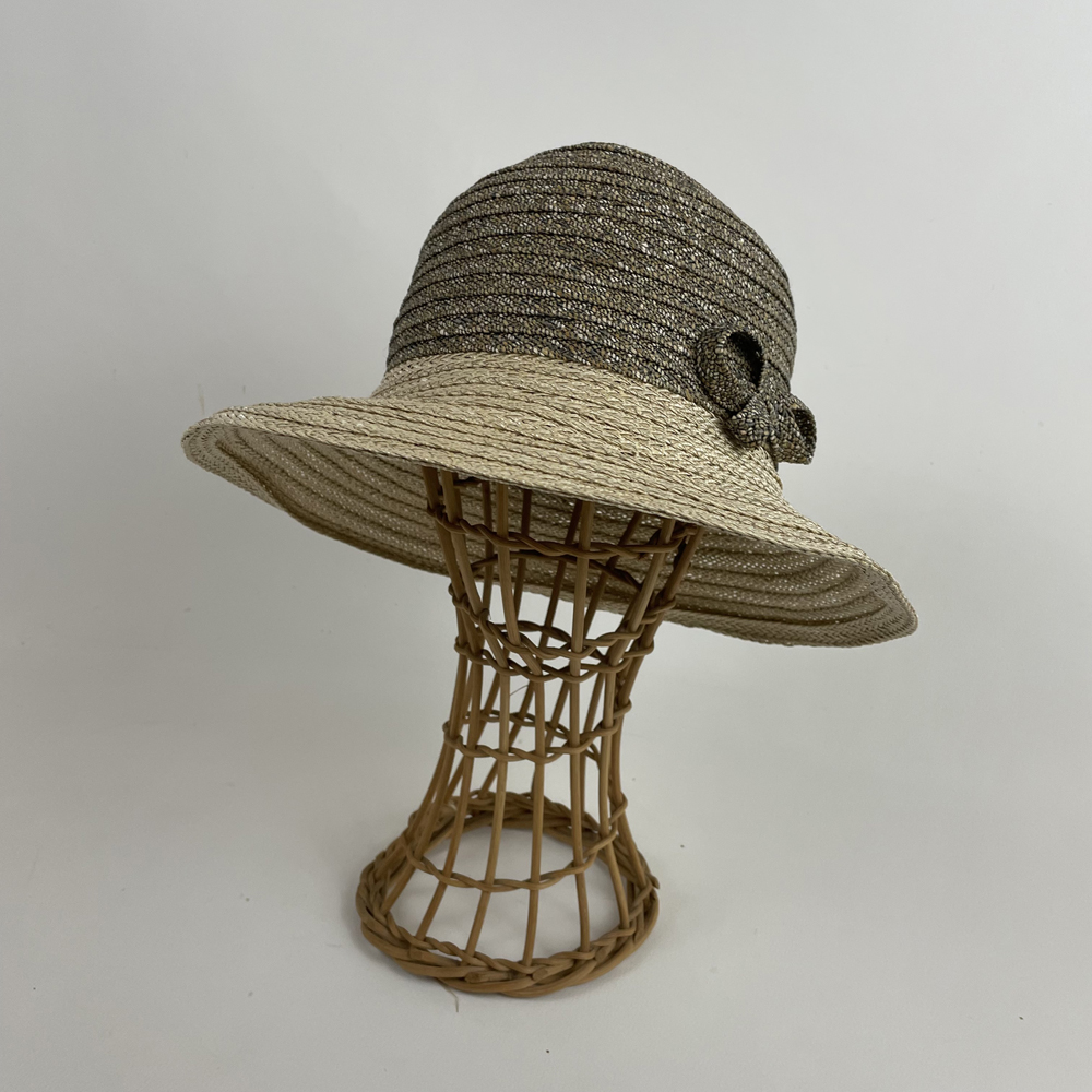 Chapeau en raphia ligaturé