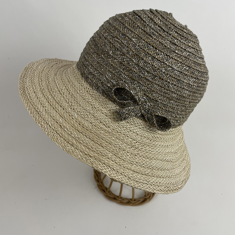 Chapeau en raphia ligaturé