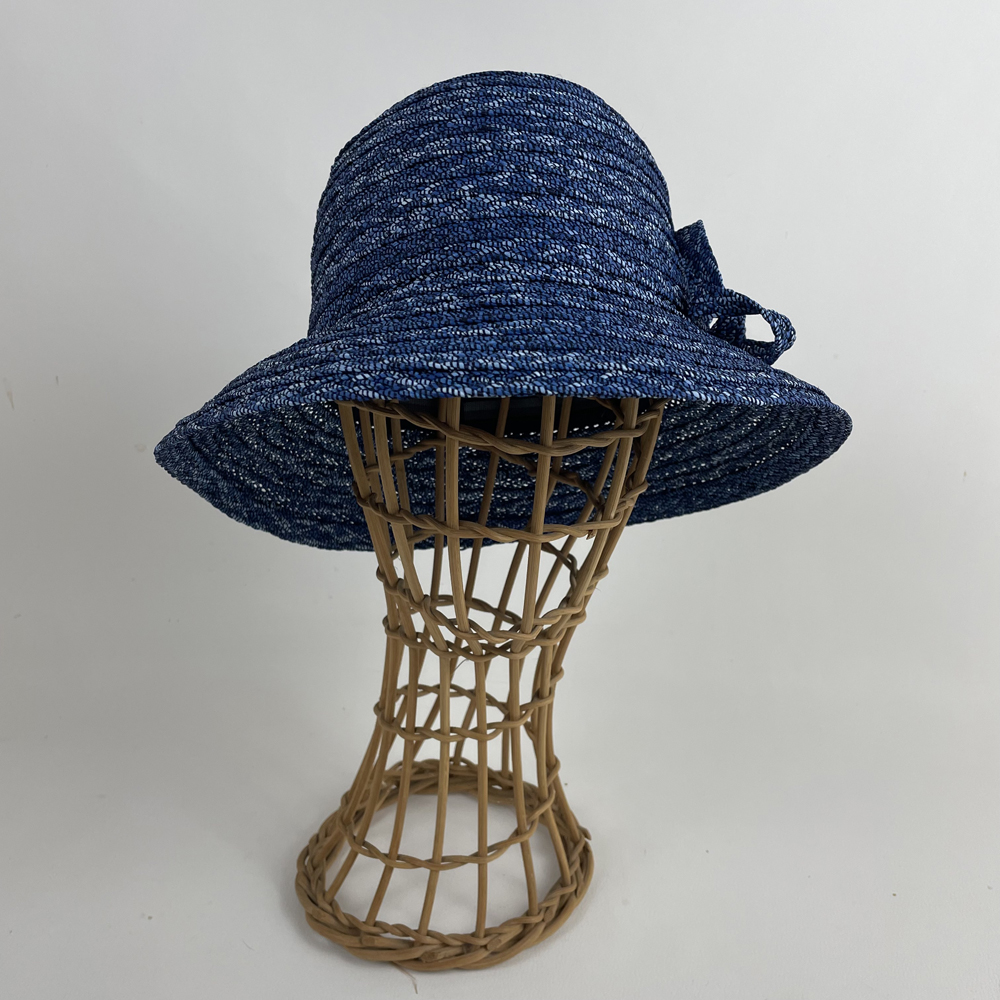 Chapeau de paille en raphia ligaturé bleu