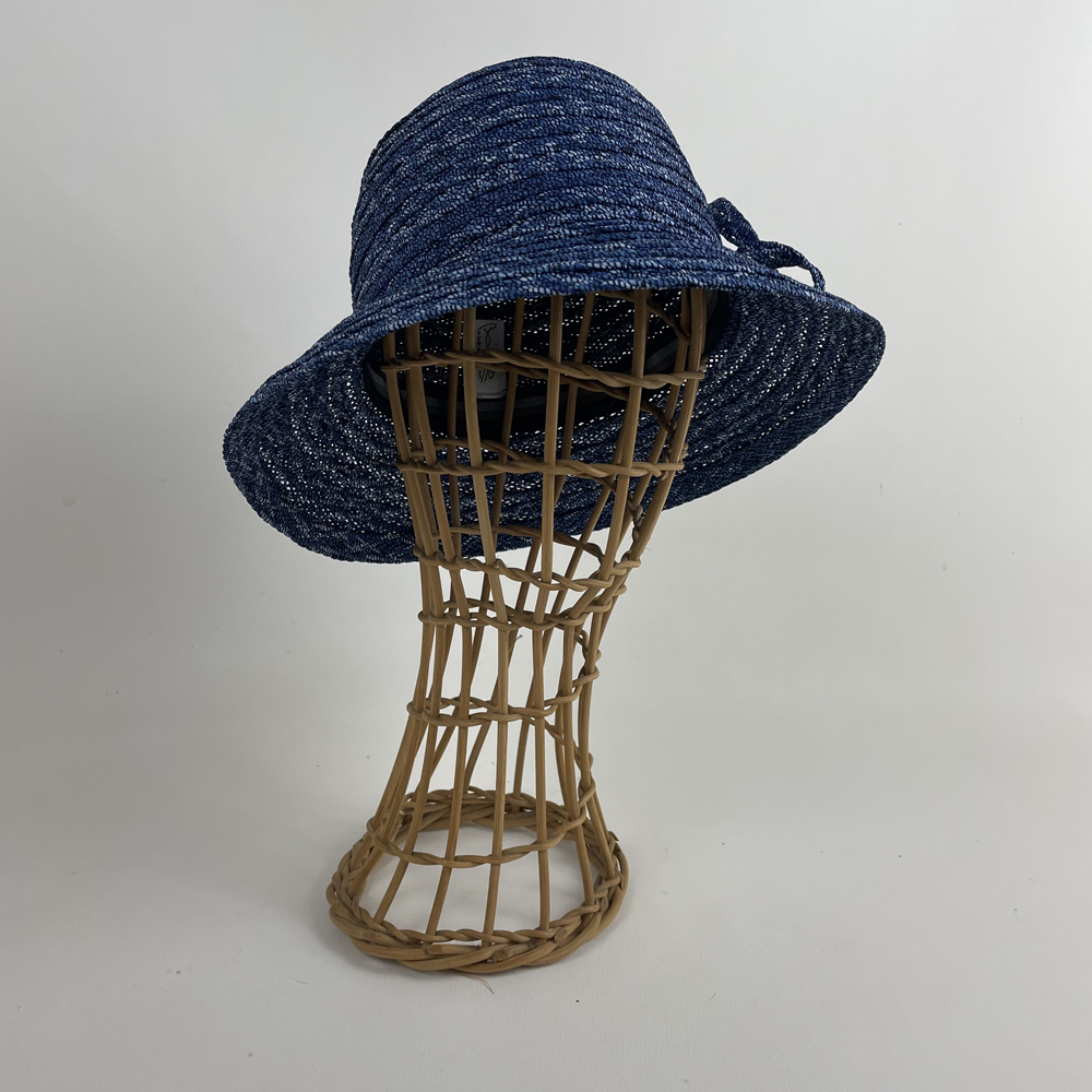 Chapeau de paille en raphia ligaturé bleu