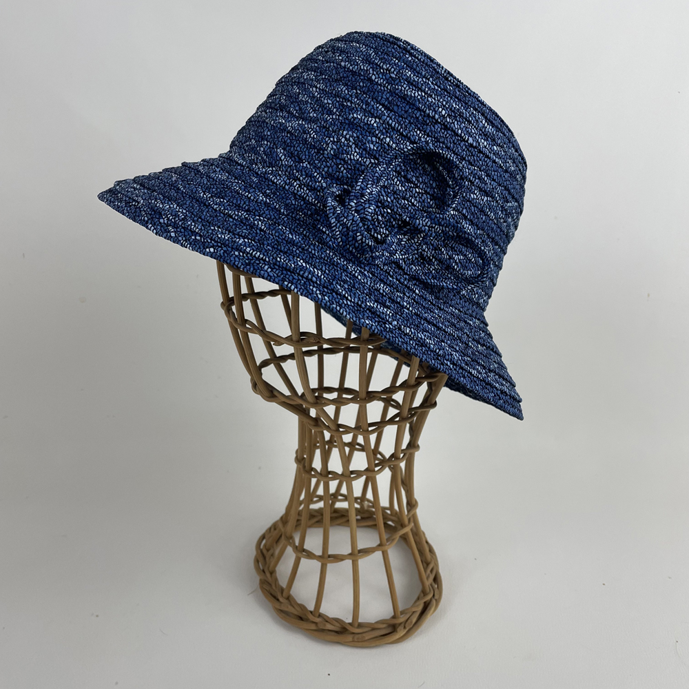 Chapeau de paille en raphia ligaturé bleu