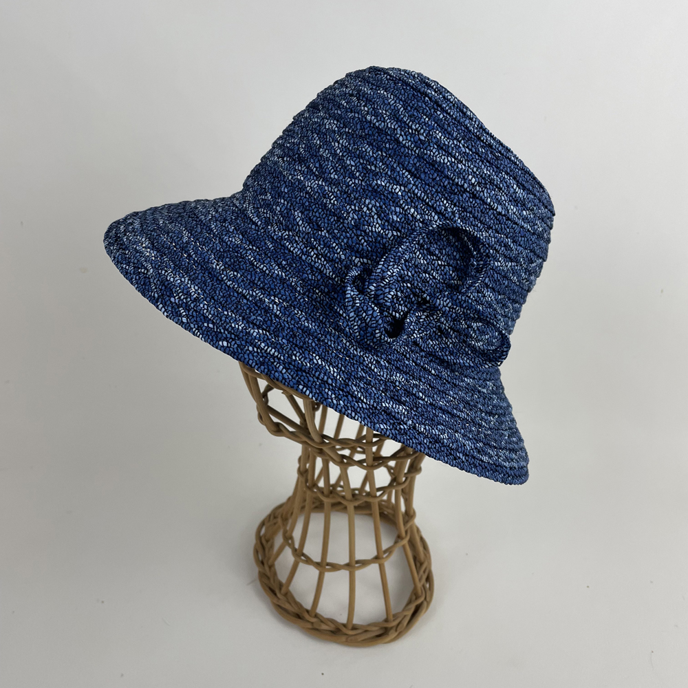 Chapeau de paille en raphia ligaturé bleu