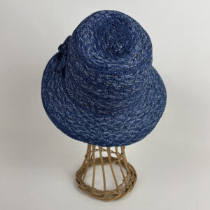 Chapeau de paille en raphia ligaturé bleu