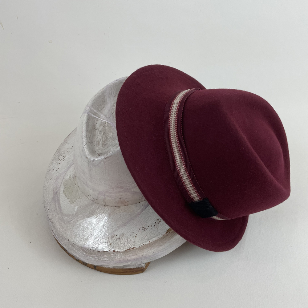 Trilby en feutre de laine bordeaux intérieur noir