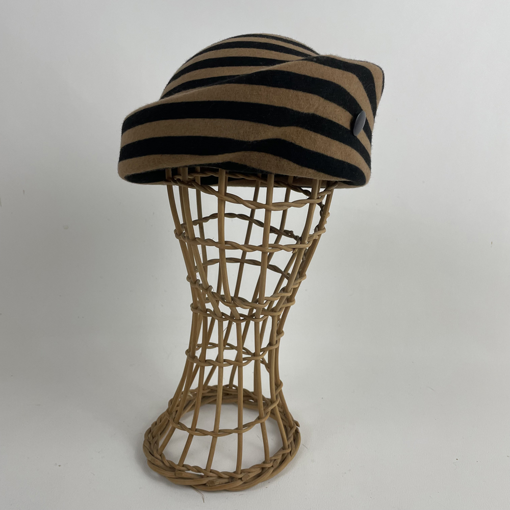 Toque en feutre de laine bicolore beige et noir
