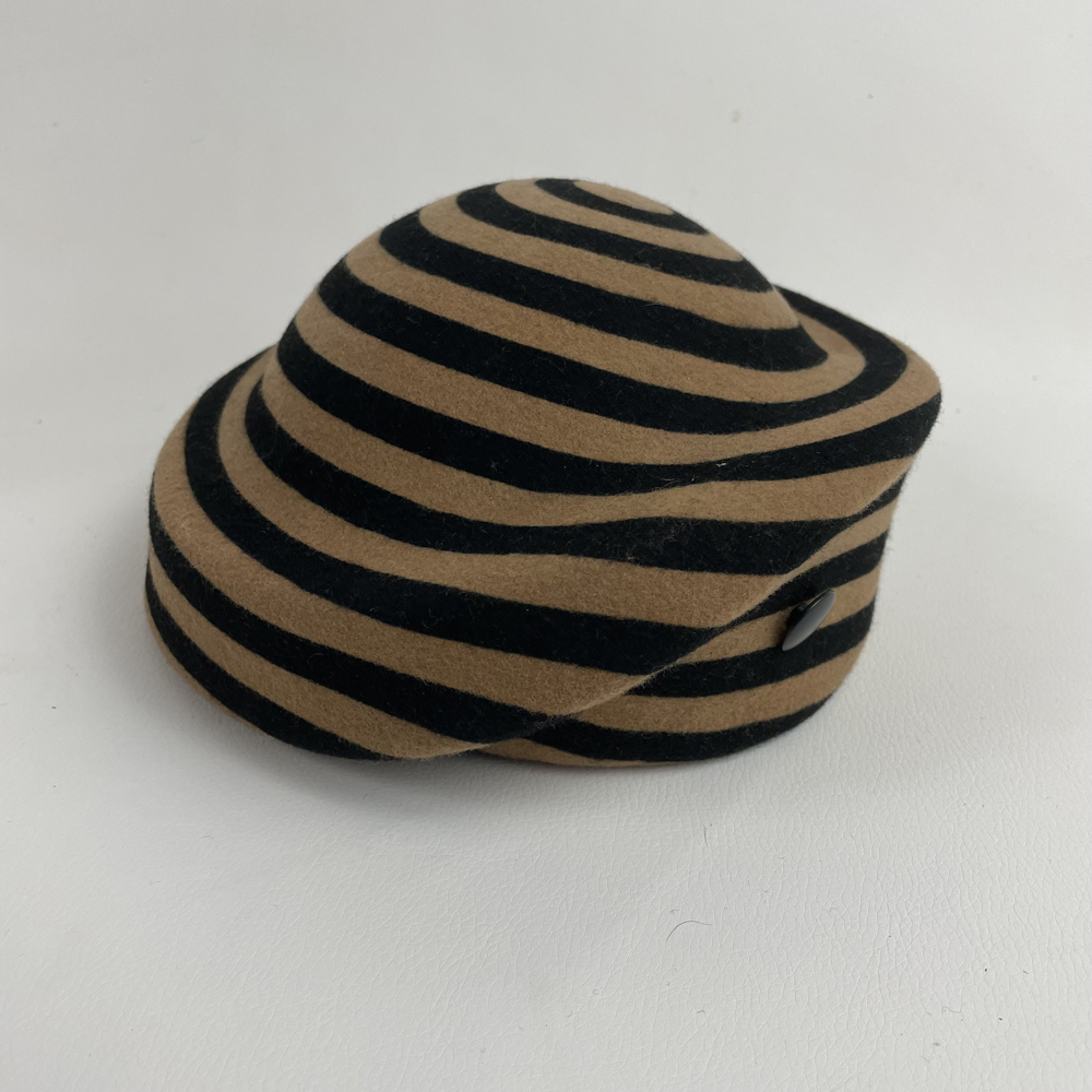 Toque en feutre de laine bicolore beige et noir