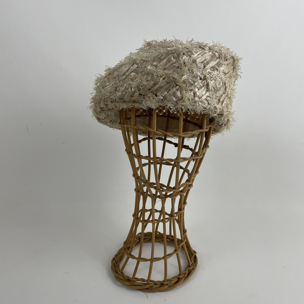 Toque écru en paille paillasson