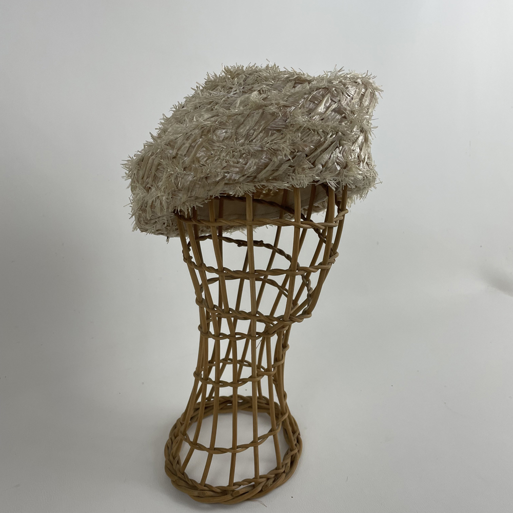 Toque écru en paille paillasson