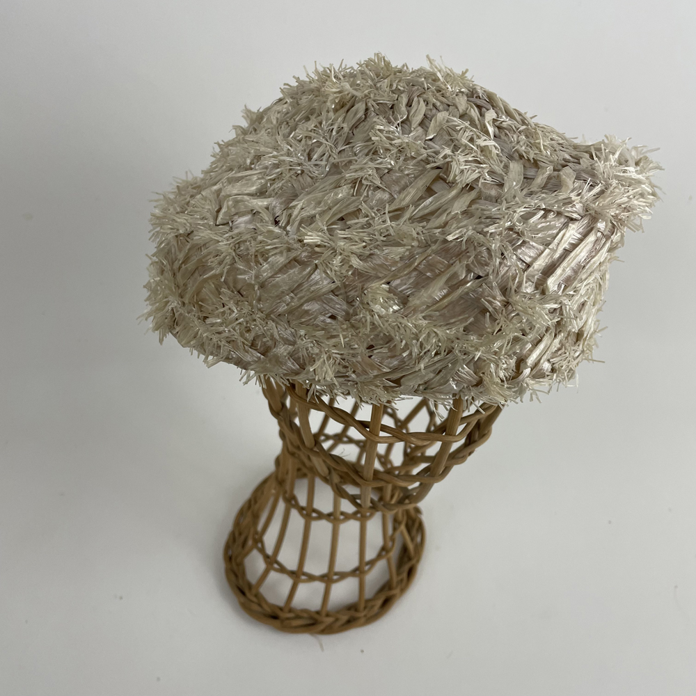 Toque écru en paille paillasson