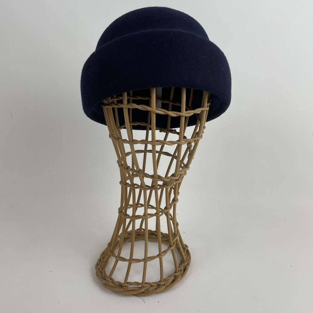 Bonnet de marin en feutre de laine bleu marine