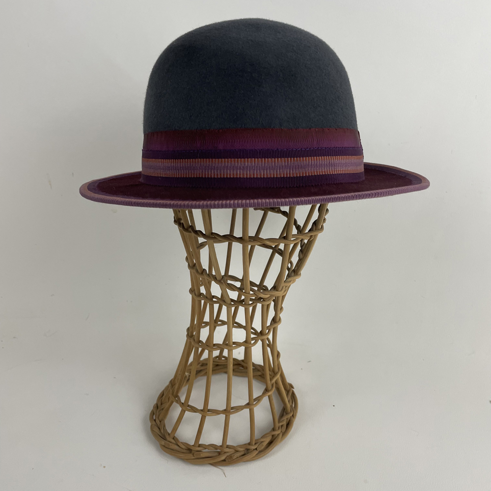 Chapeau en feutre taupé bicolore gris anthracite et bordeaux