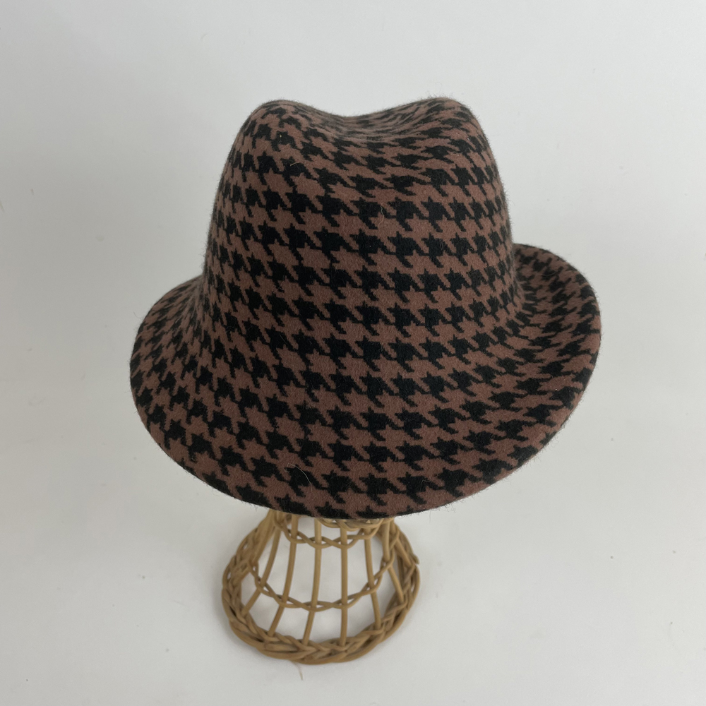 Chapeau en feutre imprimé pied de poule beige et noir