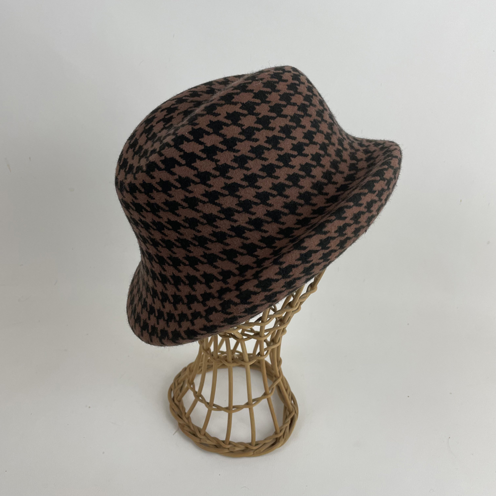 Chapeau en feutre imprimé pied de poule beige et noir